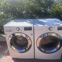 Washer And Dryer/Lavadora Y Secadora