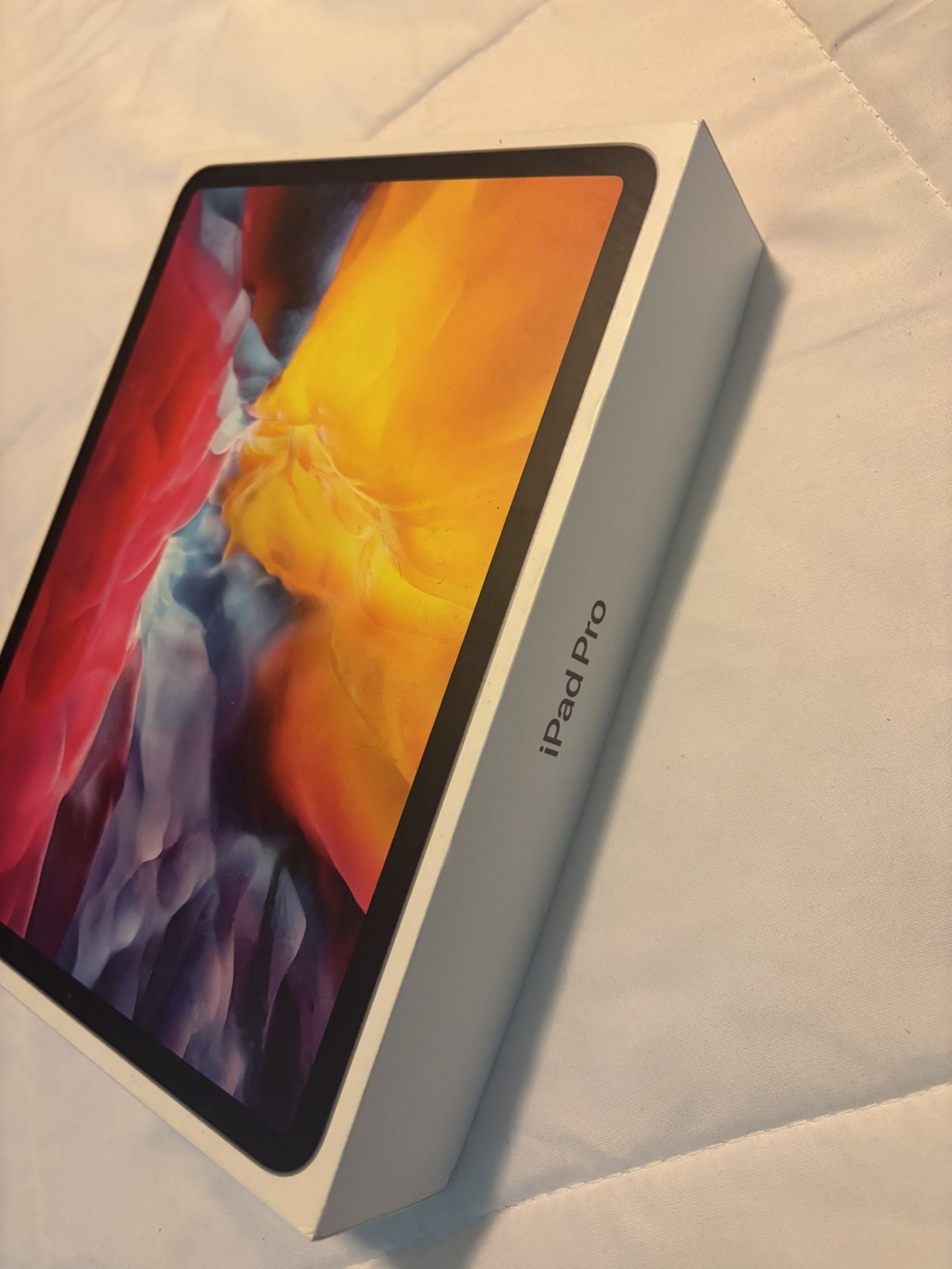 iPad Pro 11-inch (2nd Generation) Wi-Fi + Cellular & Wireless Attachable keyboard