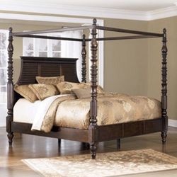Cal King Ashley’s Furniture Keytown Canopy Bed Set