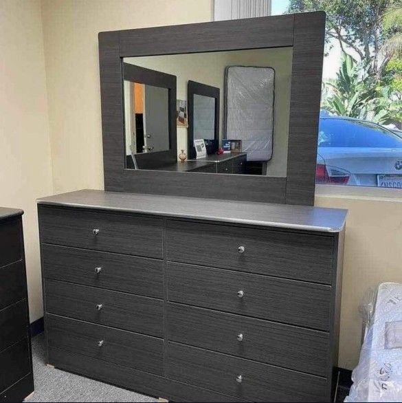 8 Drawer With Mirror