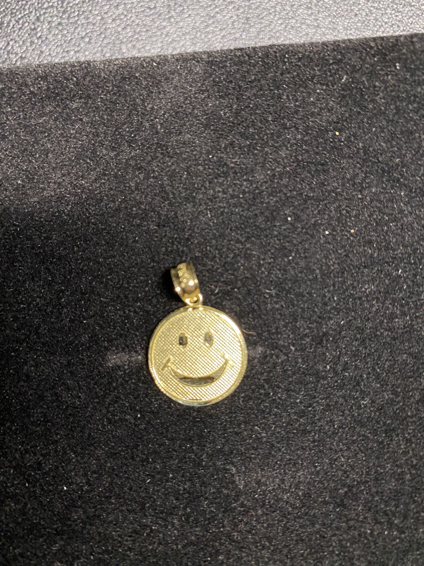 10k Gold Happy Face Pendant ( Small)
