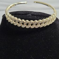 Bangle bracelet with diamond cuts