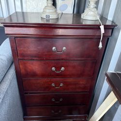 Dresser 