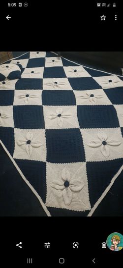 Gorgeous Crochet blanket with pillow