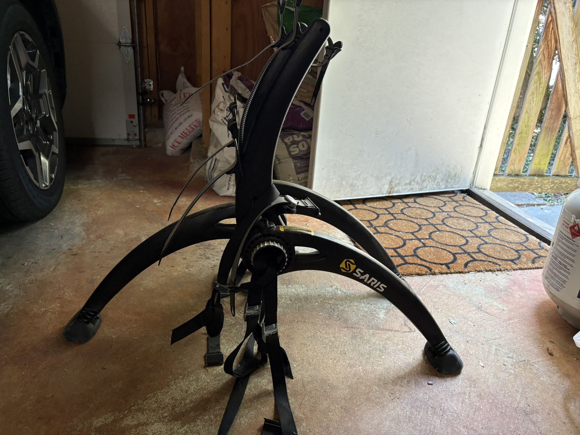 Saris Bones Ex 2-Bike Trunk Rack