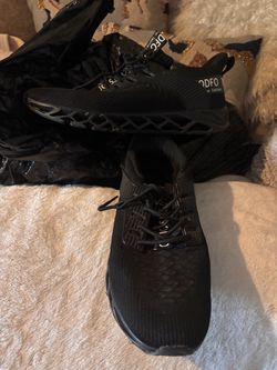 Men’s tennis shoes 11 1/2