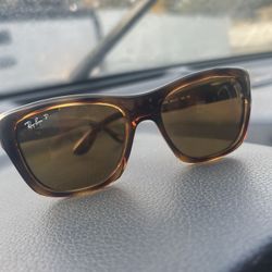 Sunglasses Ray Ban. Negotiable 