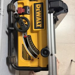 Dealt Table Saw 