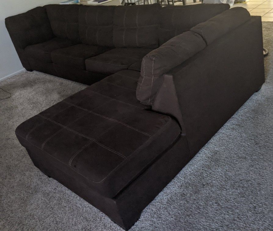 Chocolate Brown Sectional with Full-Size Pull-Out Bed & 6β Mattress