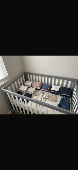 Crib 4 in 1 convertible with mattress - Like new - Rarely used