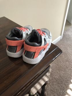 Girl Nike huarache size 8