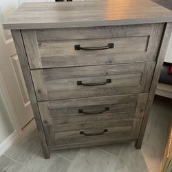 4  Drawer dresser