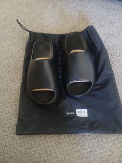 Yezzy . com Black Yezzy slides size 12m
