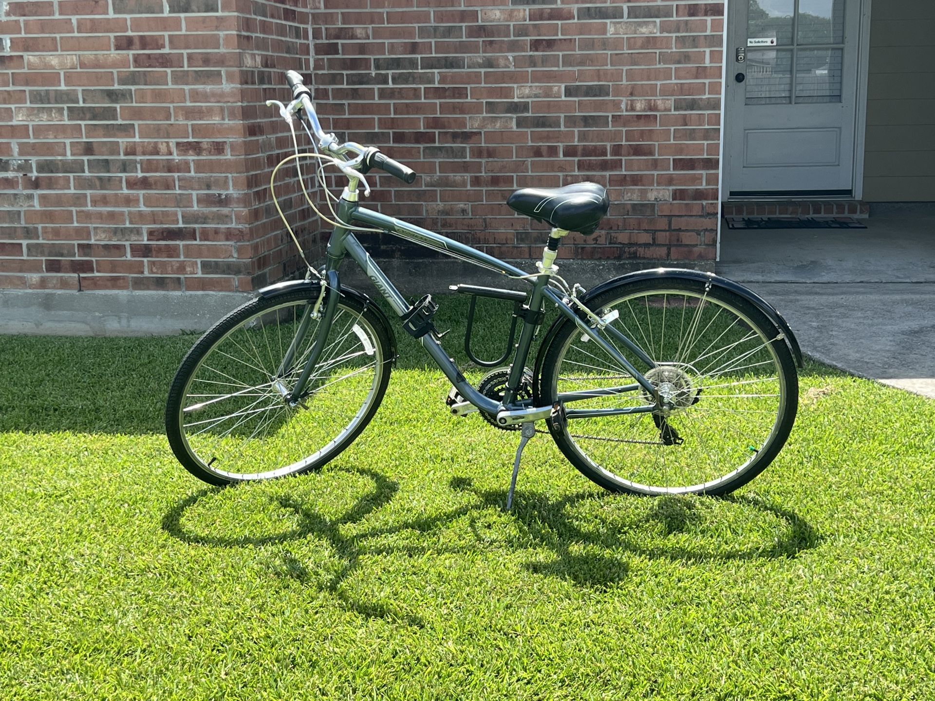 Giant “Cypress” 21 Speed City Bike 