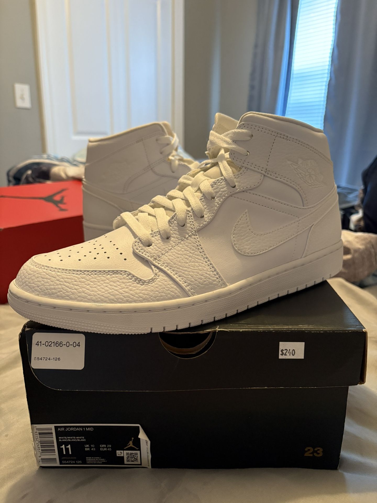 Jordan 1 Mid White