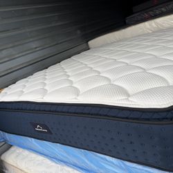 Dream Cloud California King Mattress. Delivery Available.