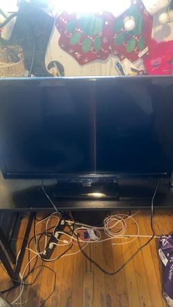 INSIGNIA 25 In TV WITH BUILT IN DVD PLAYER $40