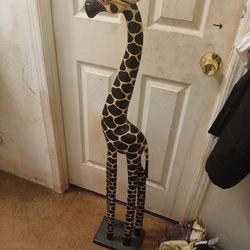 Big giraffe statue 