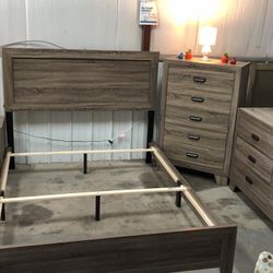 Brand New 5pc. Queen Bedroom Set 