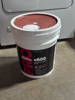 5 Gallon Behr PRO e600 Exterior Flat Paint – Terra Cotta / Rust Red • 5 Galones Pintura Exterior Mate – Terracota / Rojo Óxido