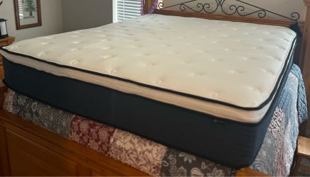 Mattress- New California King Zinus 14 Inch