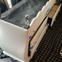 Dresser For Sale $200 U Ofer 