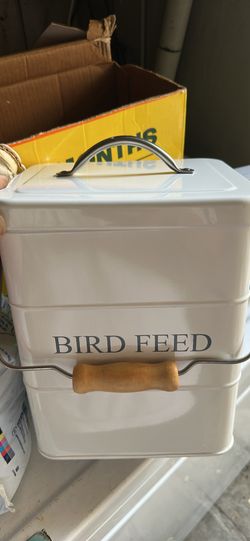 Caja para guardar comida de aves o mascotas