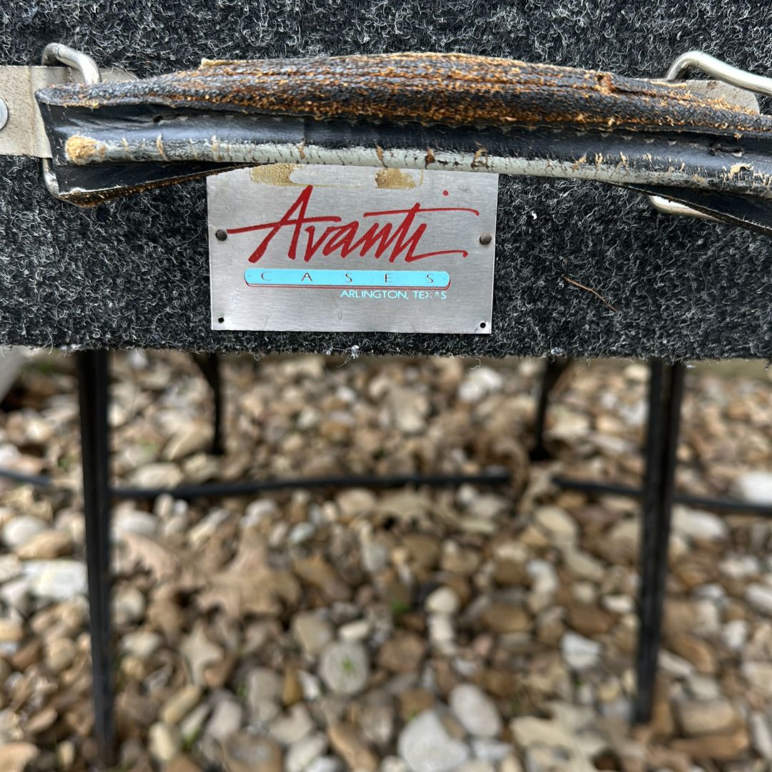 Avanth road case padded and covered
