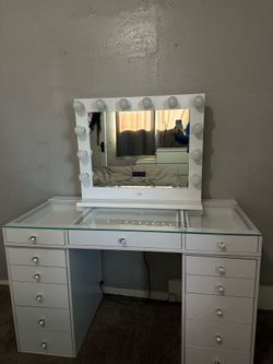Vanity w bluetooth mirror