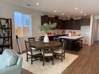 ROUND DINING TABLE W/6 CHAIRS