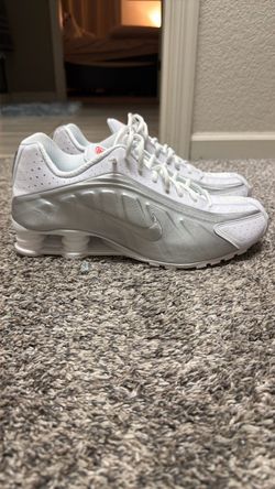 Nike shox R4 wore 1 time excellent condition size 11.5