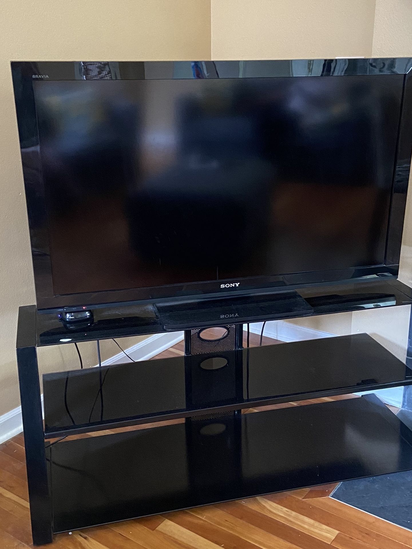 [Pending Pickup] Free 46 Inches TV And TV Stand