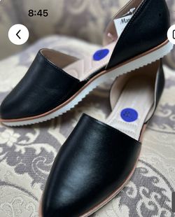 Adrienne Vittadini Black Leather Flats shoes Brand New 8.5 sz for all occasions