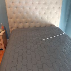 Queen Size Bed 
