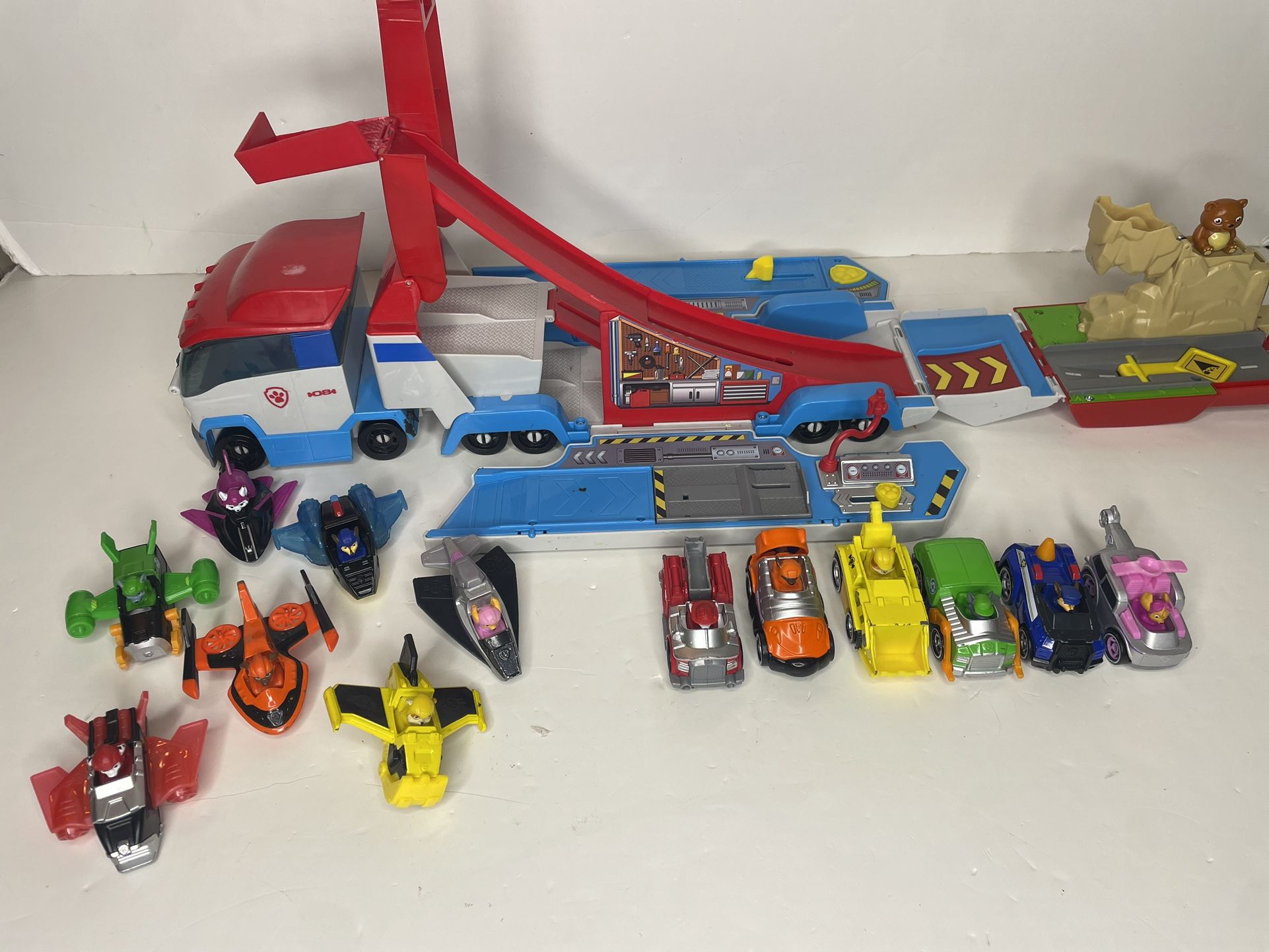 Paw Patrol Diecats Bundle And Playset