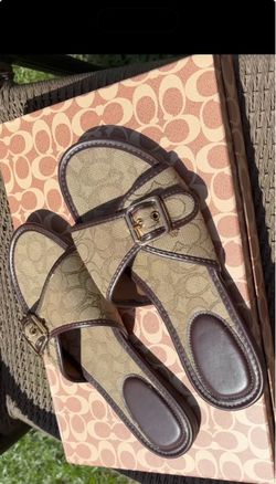 Womans sandals size 7