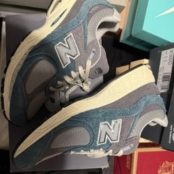 New Balance 2002R