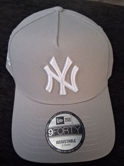 MLB New Era Yankees light Grey with white logo  $30