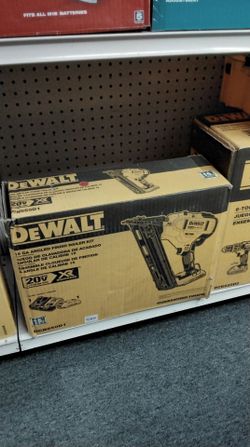 DEWALT 15 GA ANGLED FINISH NAILER KIT
