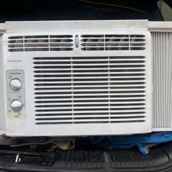 Frigidaire 5,000 BTU Window Air Conditioner 