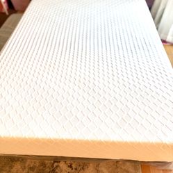 Memory Form, Matress, Queen Size Like New