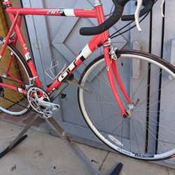GT.    Road Bike.      58cm 