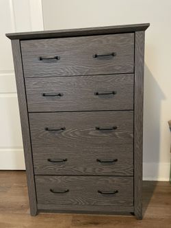 Modern 5-Drawer Multipurpose Chest Dresser