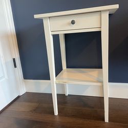 **FREE* Night Stand Bed Side Table