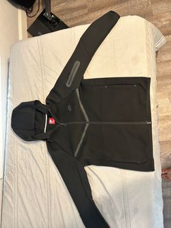 Men’s black Nike tech hoodie (Comes with sweats)