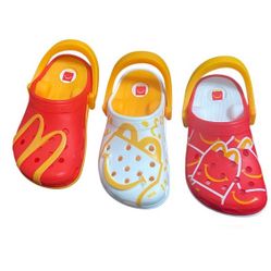 2024 McDONALD'S Crocs Plastic Keychain   #4 #8 # 2