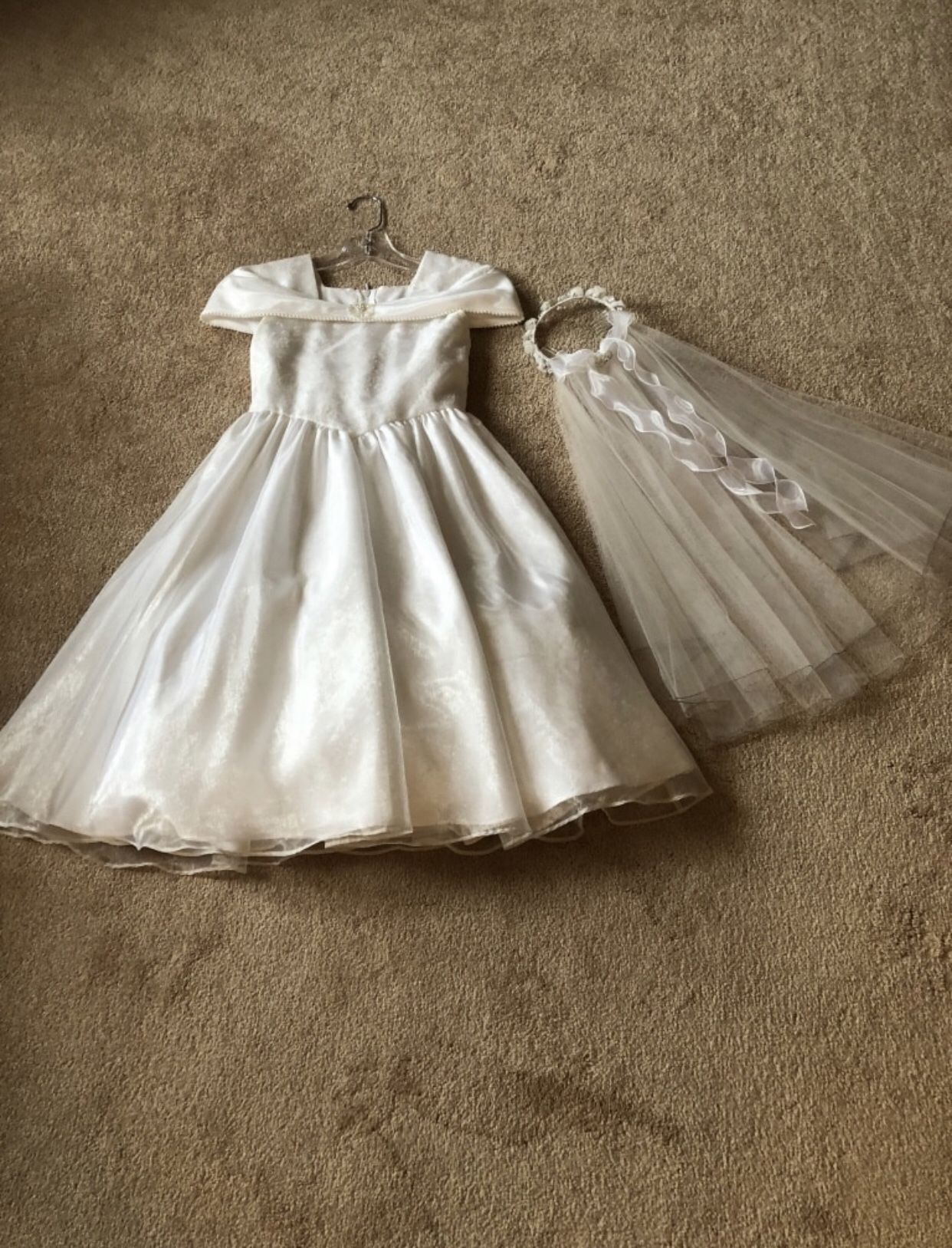 Communion/flower girl dress with veil. Size 8