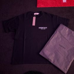 Black and white essentials shirt size s
