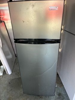 Frigidaire refrigerator apt size
