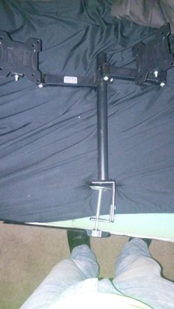 Dual monitor desk mount